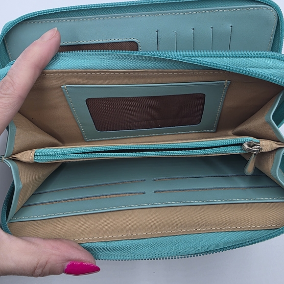 Elegant Mint Green Women's Wallet - Picture 7 of 11